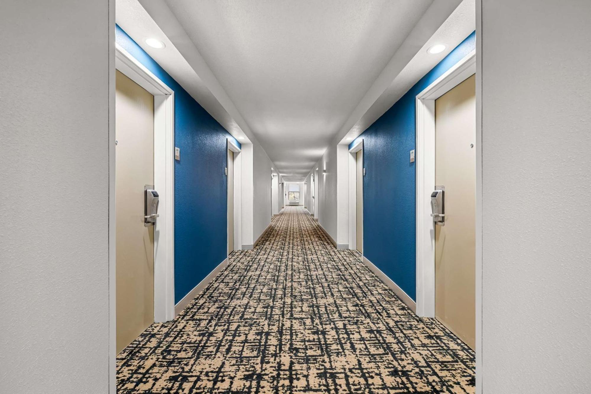 Clarion Pointe Hotel Archdale Bagian luar foto
