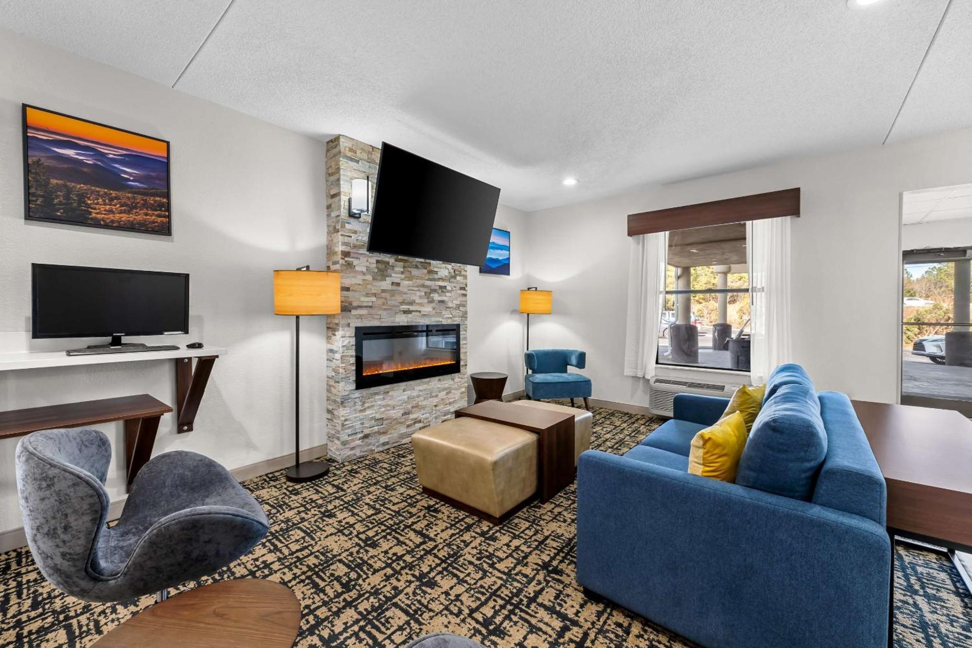 Clarion Pointe Hotel Archdale Bagian luar foto