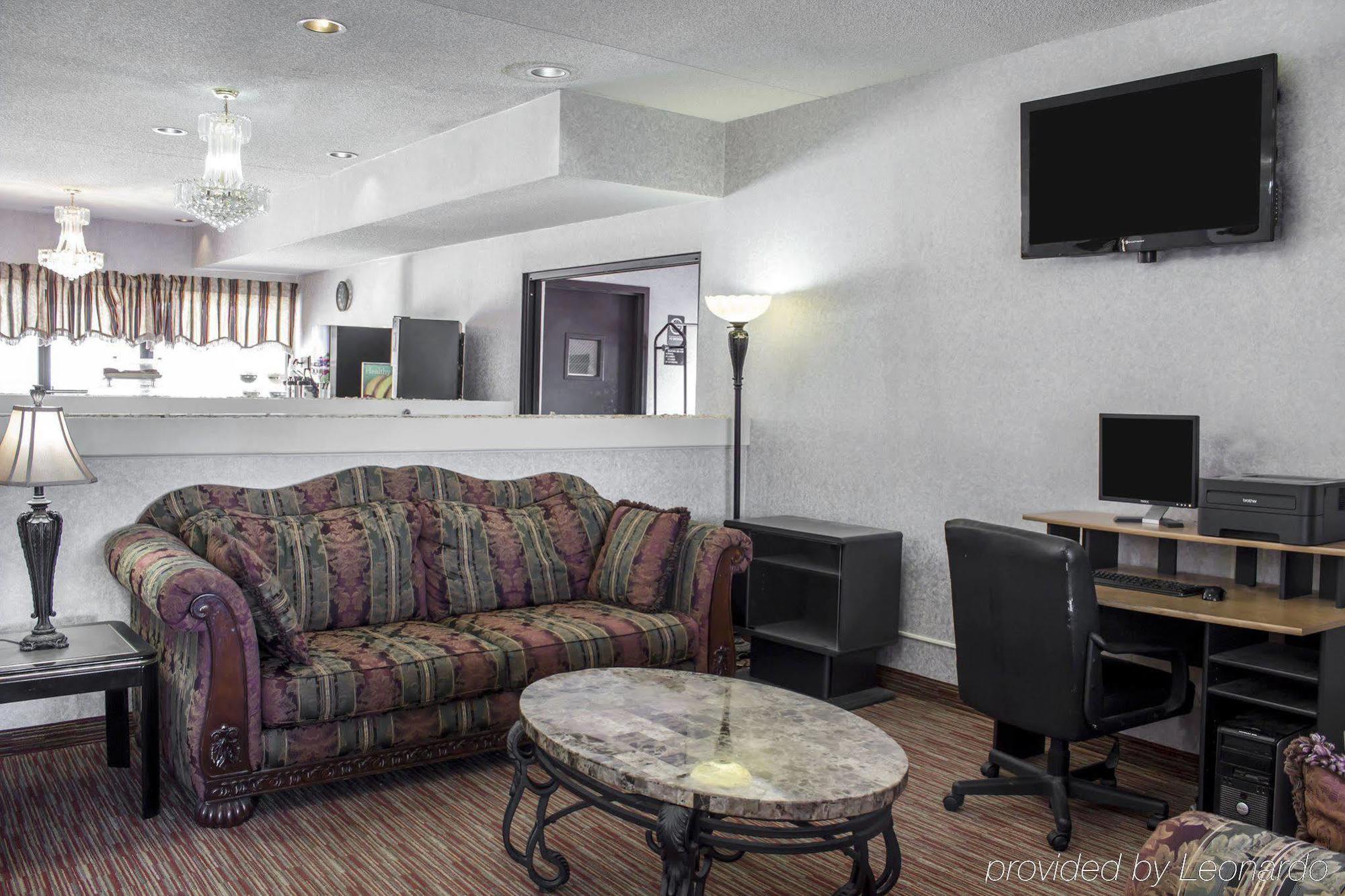 Clarion Pointe Hotel Archdale Bagian luar foto